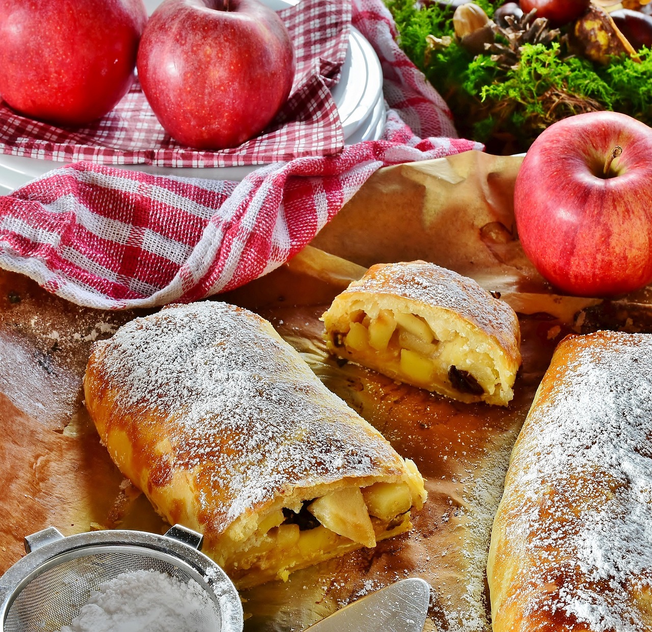 entdecken sie das traditionelle rezept für apfelstrudel – knuspriger teig, saftige äpfel und feine gewürze machen dieses klassische dessert zum genuss. perfekt für jeden anlass!
